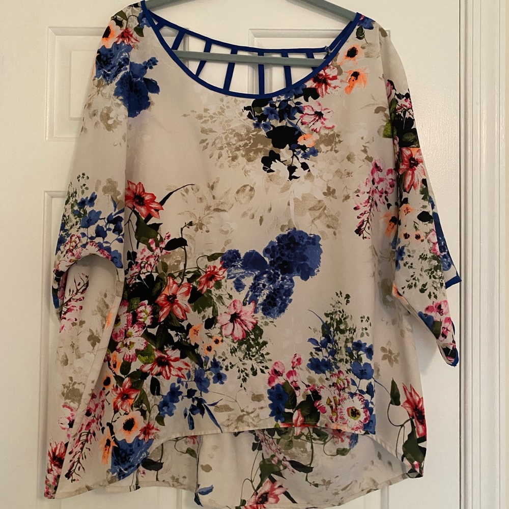 1xl Bobeau Floral Top!